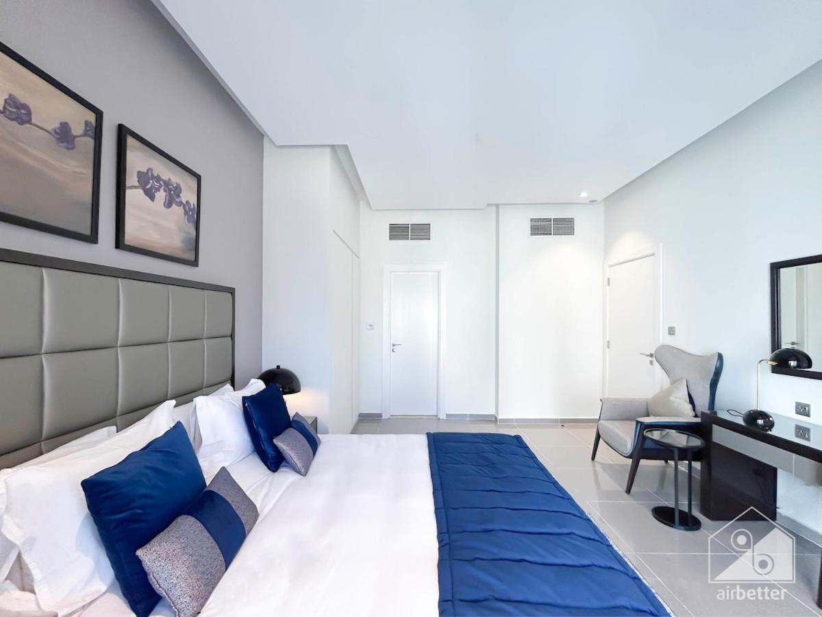 Luxury Stay At Damac Majestine With Balcony & Views Дубай Екстериор снимка