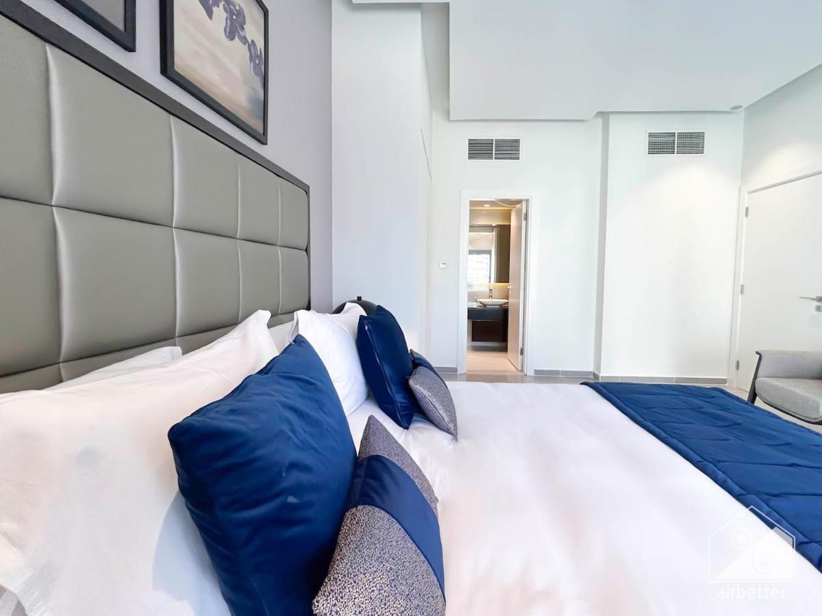 Luxury Stay At Damac Majestine With Balcony & Views Дубай Екстериор снимка