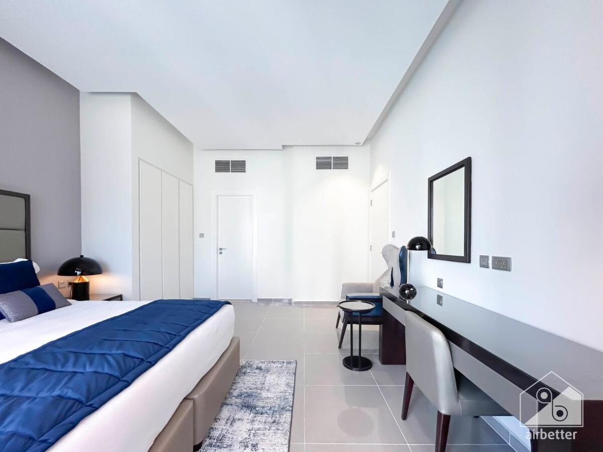 Luxury Stay At Damac Majestine With Balcony & Views Дубай Екстериор снимка