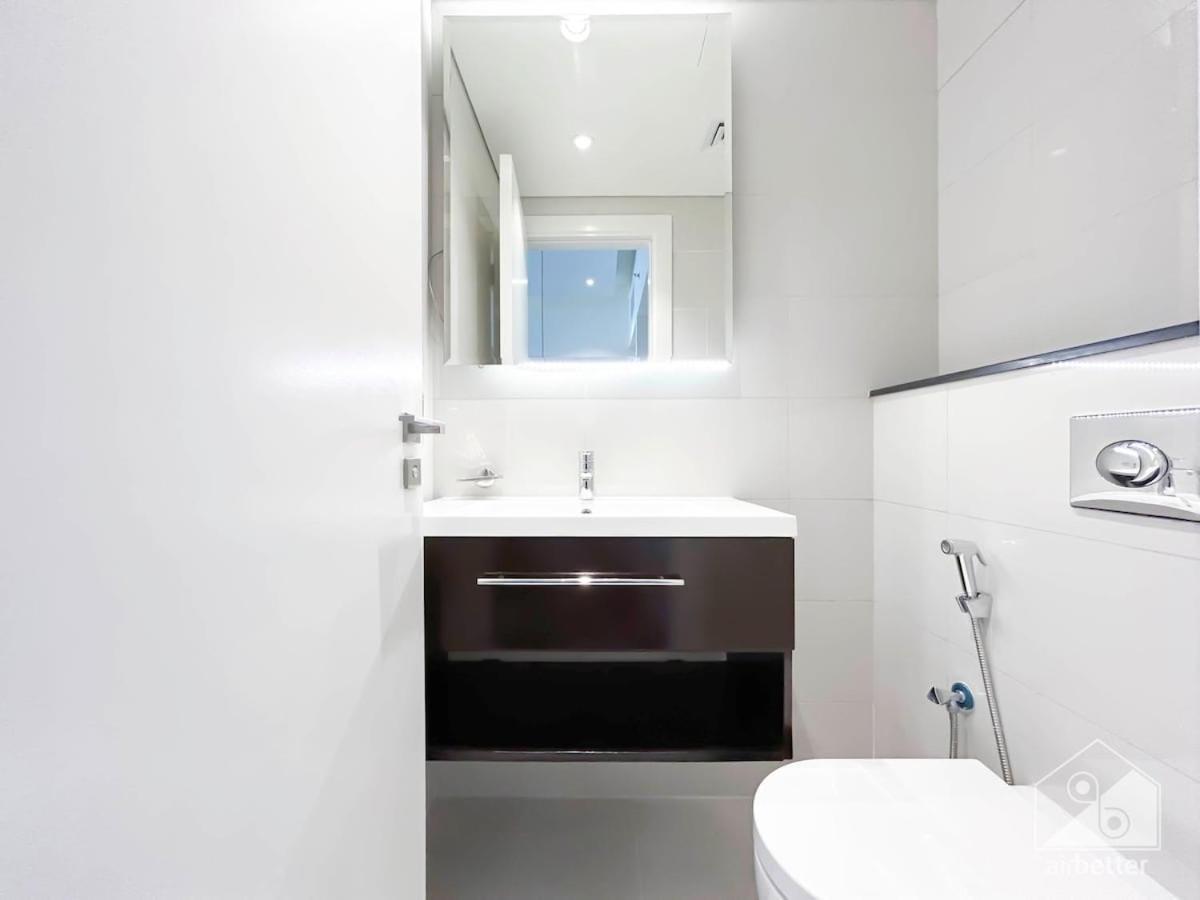 Luxury Stay At Damac Majestine With Balcony & Views Дубай Екстериор снимка