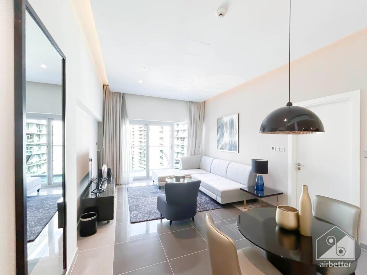 Luxury Stay At Damac Majestine With Balcony & Views Дубай Екстериор снимка
